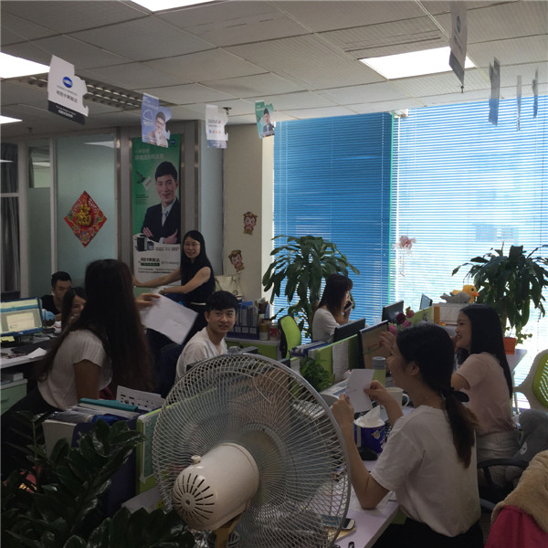柯尼卡美能達復(fù)印機快印記錄科頤辦公不一樣的歡迎新同事瞬間