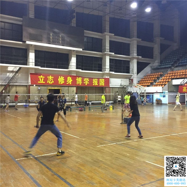 科頤辦公第三次羽毛球賽緊張進行中