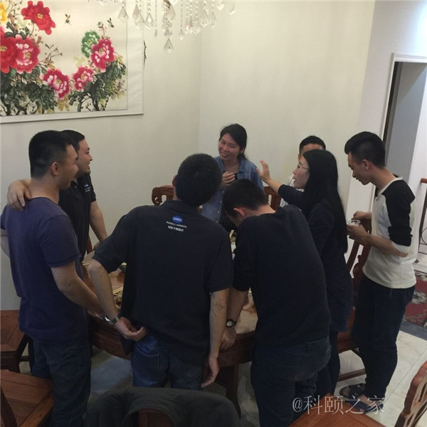 科頤家人一起吃團圓飯，并送上對大家的祝福-科頤辦公