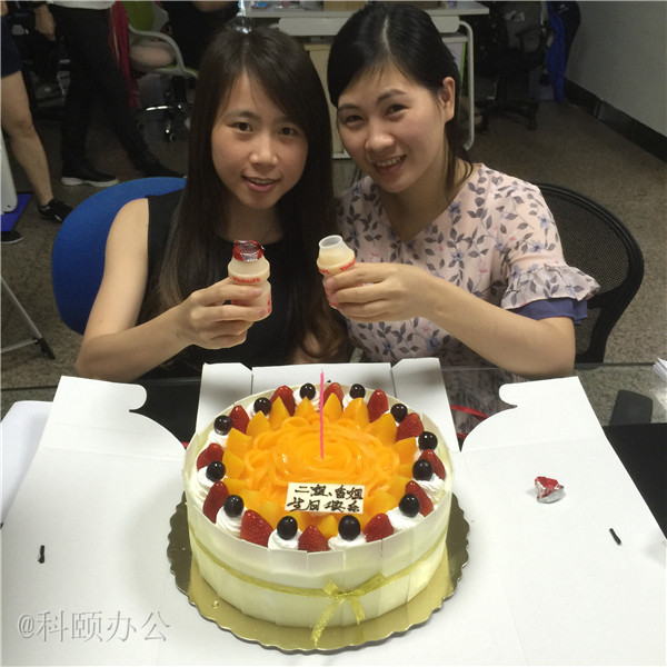 柯尼卡美能達復印機代理商--科頤辦公的兩位壽星女，香姐和二姐